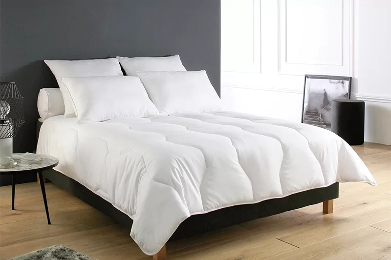Couette synth&eacute;tique mi-saison Manoir